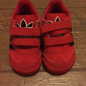 Like new (excellent condition) kids Adidas